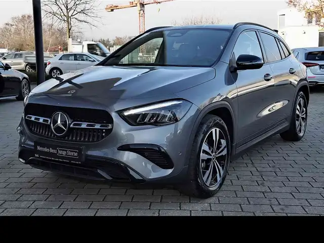 Mercedes-Benz GLA 180 Progressive AHK+NIGHT+18"+LEDER SAGEGREY