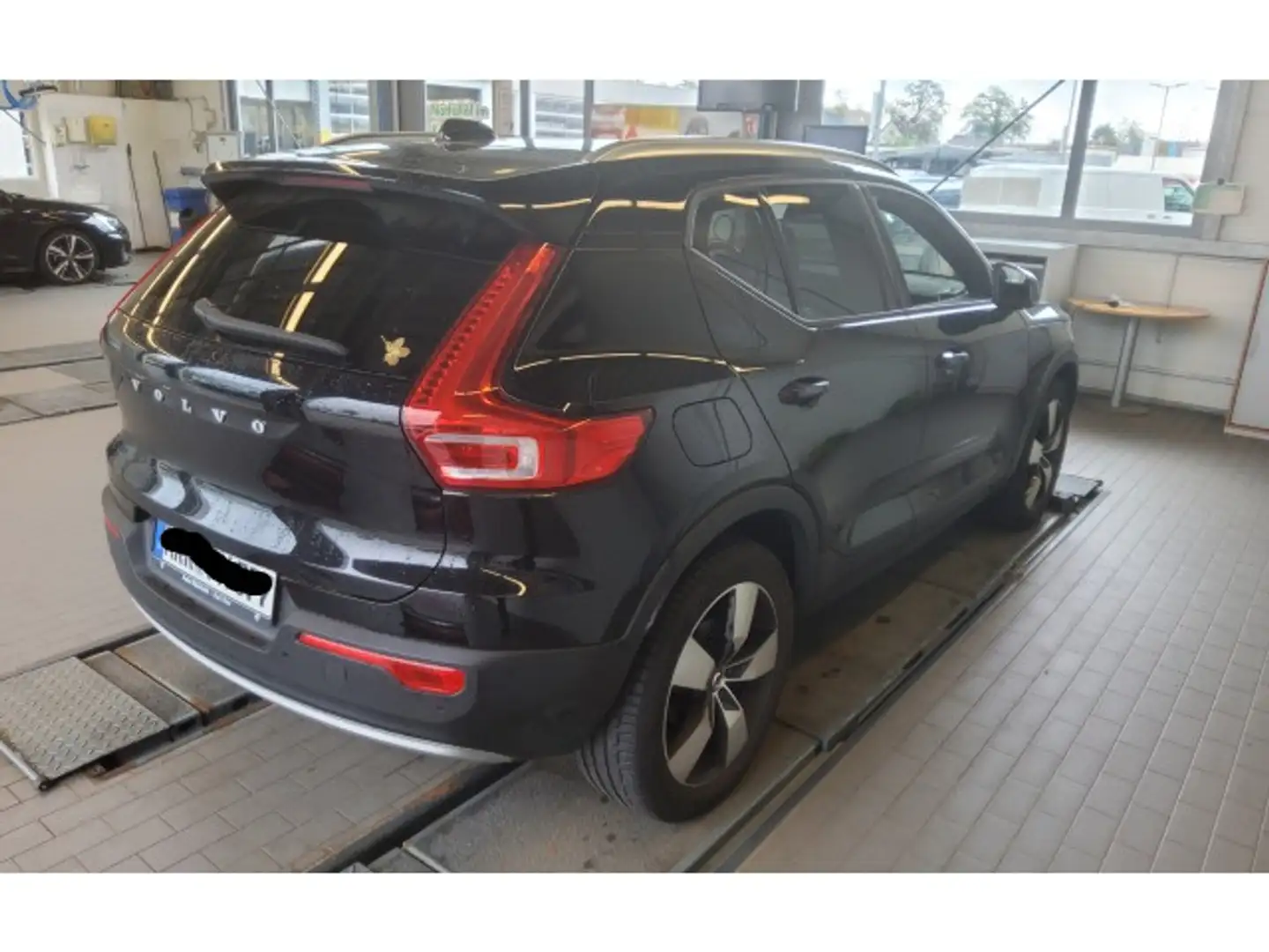Volvo XC40 XC 40 T3 2WD Momentum  Navi Klimaanlage LED Tagf Schwarz - 2