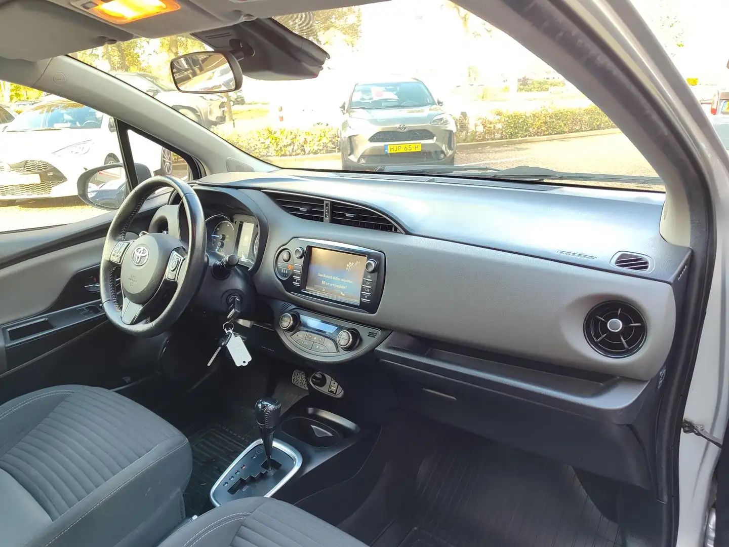 Toyota Yaris 1.5 HYBRID ASPIRATION CRUISE CAMERA BLUETOOTH STOE Gris - 2