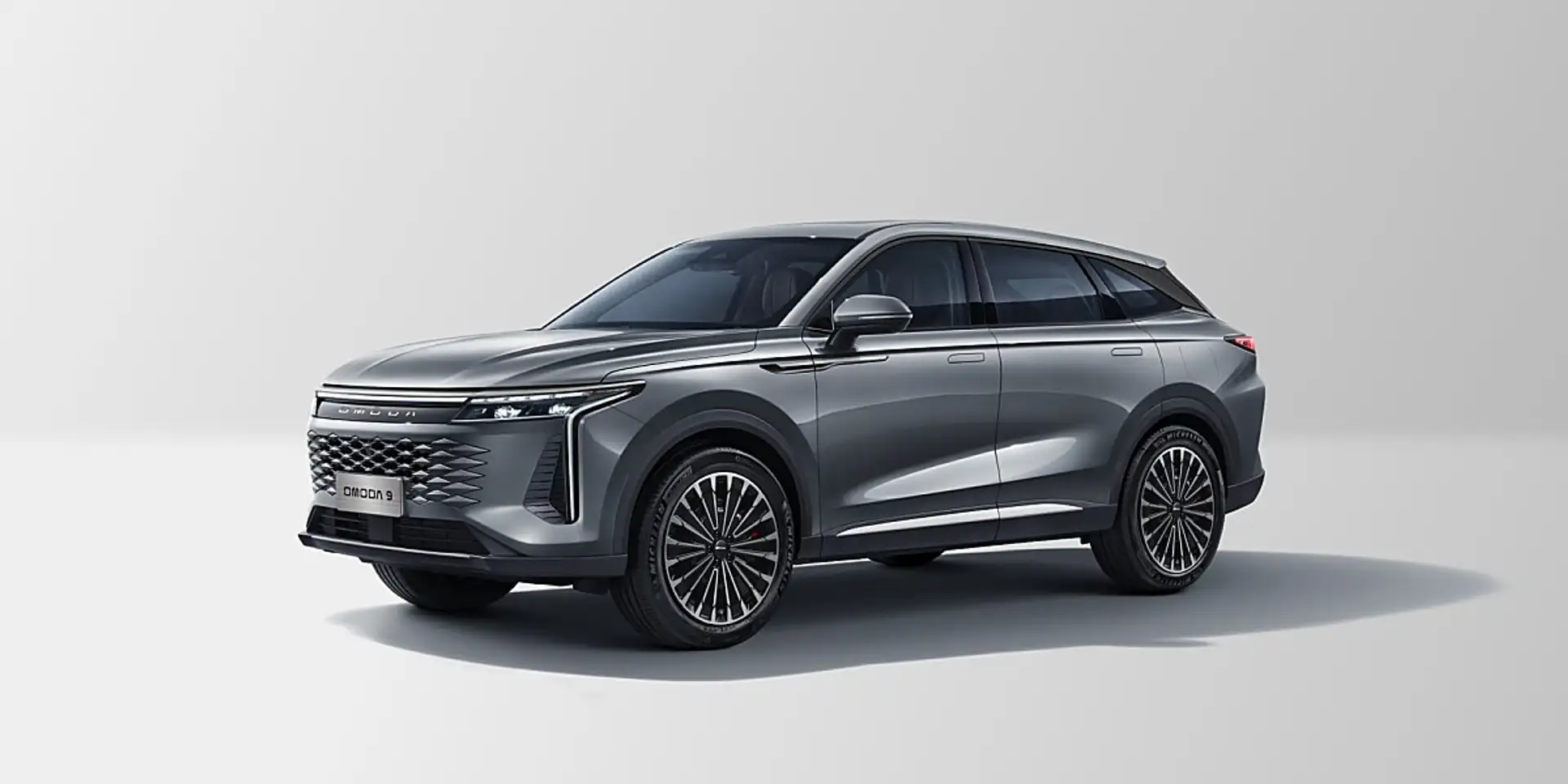 Omoda 9 PHEV 1.5TGDi Premium Line AWD Grau - 1