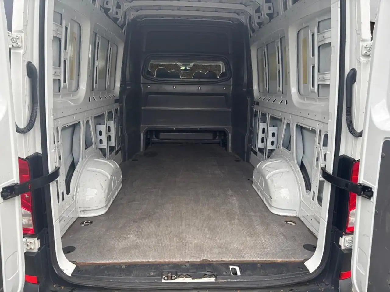 Volkswagen Crafter L4H3 4490 mm 2.0 TDI 140 PK FWD 13