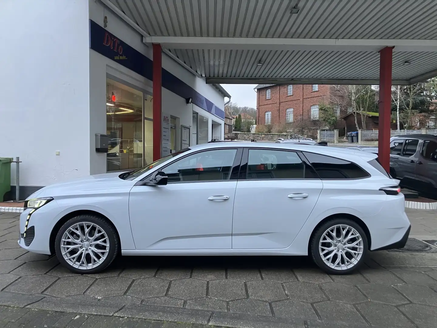 Peugeot 308 SW 1.5 Blue HDI Active Pack Weiß - 2
