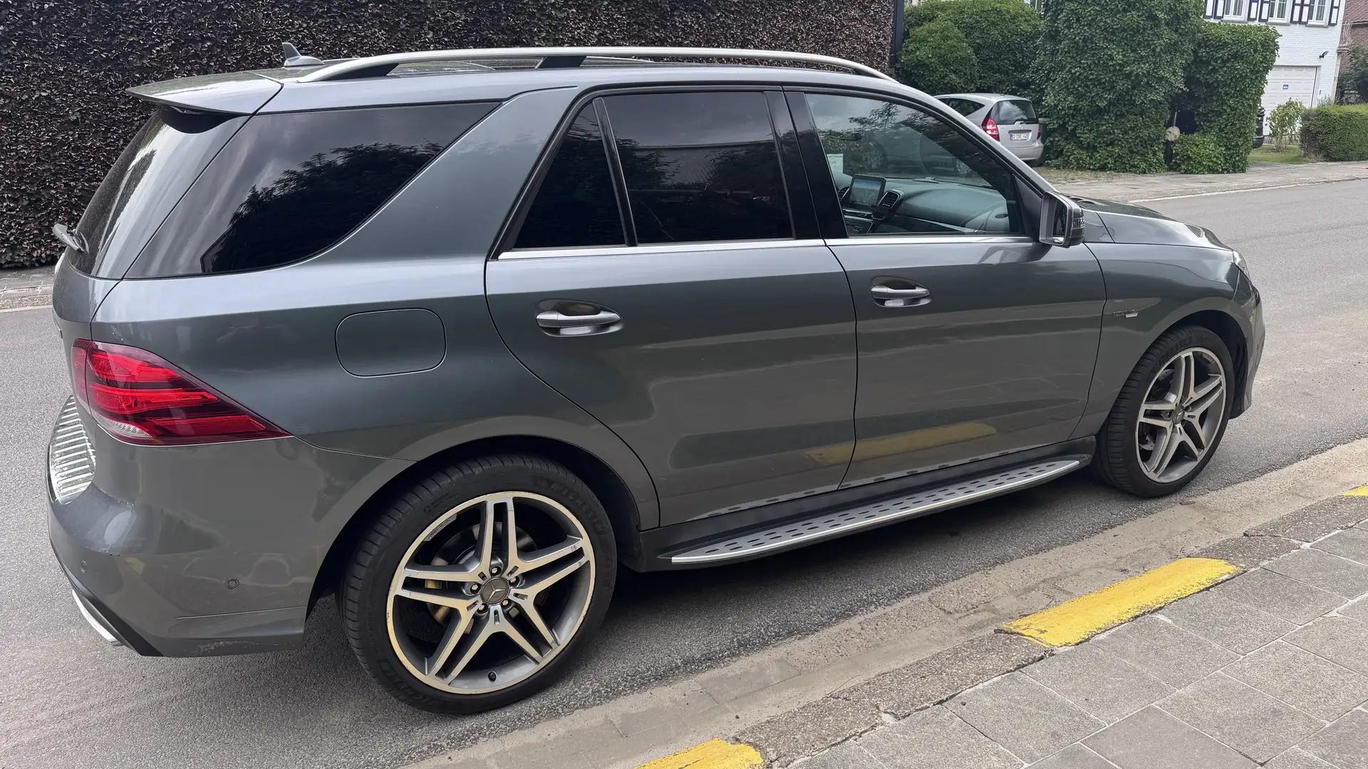 Mercedes-Benz GLE 250 d 4Matic 9G-TRONIC AMG Line - 2