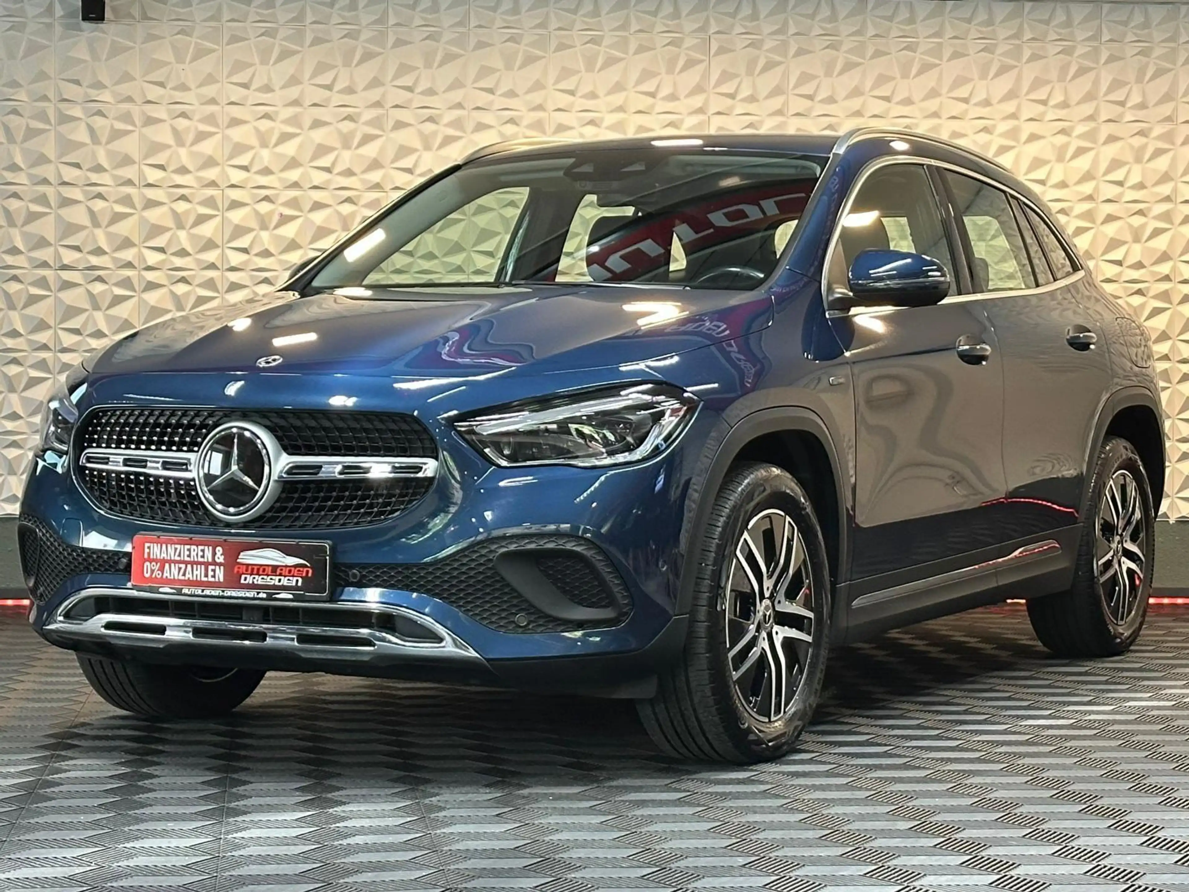 Mercedes-Benz GLA 250 GLA250e EQ POWER MULTIBEAM#SHZ#AHK#DISTR#TÜV NEU — photo 4