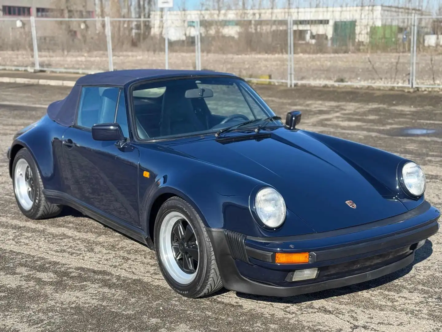 Porsche 911 Carrera 3.2 Cabriolet “TURBO LOOK” Blau - 1