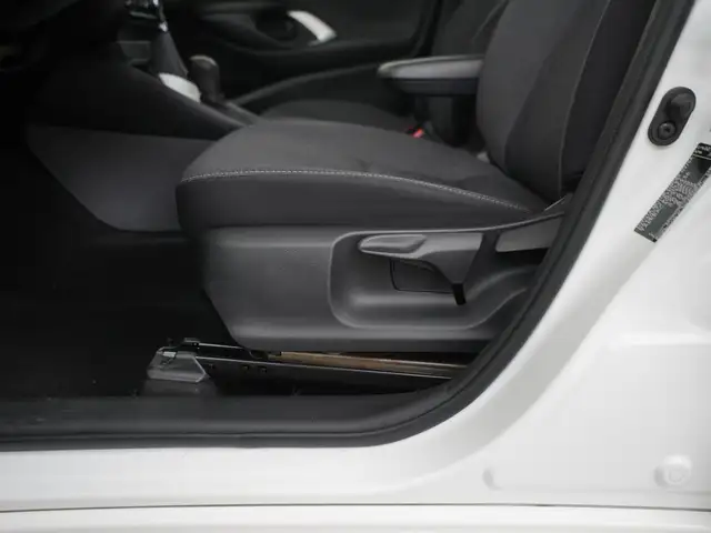 Toyota Yaris view 28