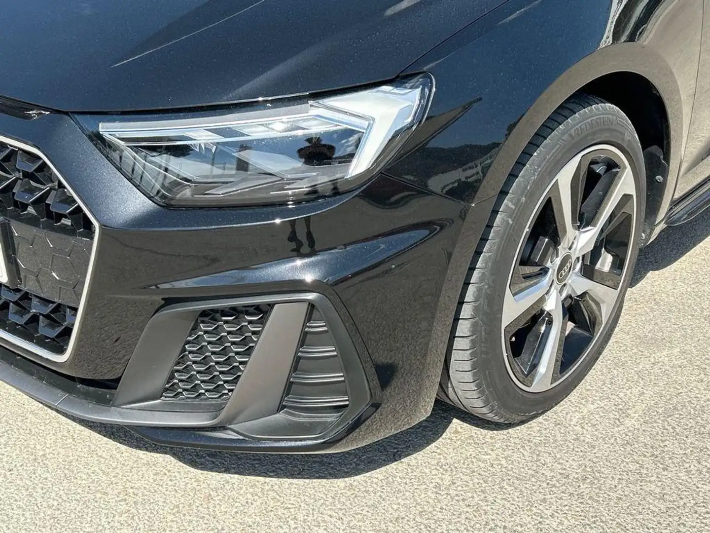 Audi A1 Sportback 30 TFSI Adrenalin S tronic Noir - 2