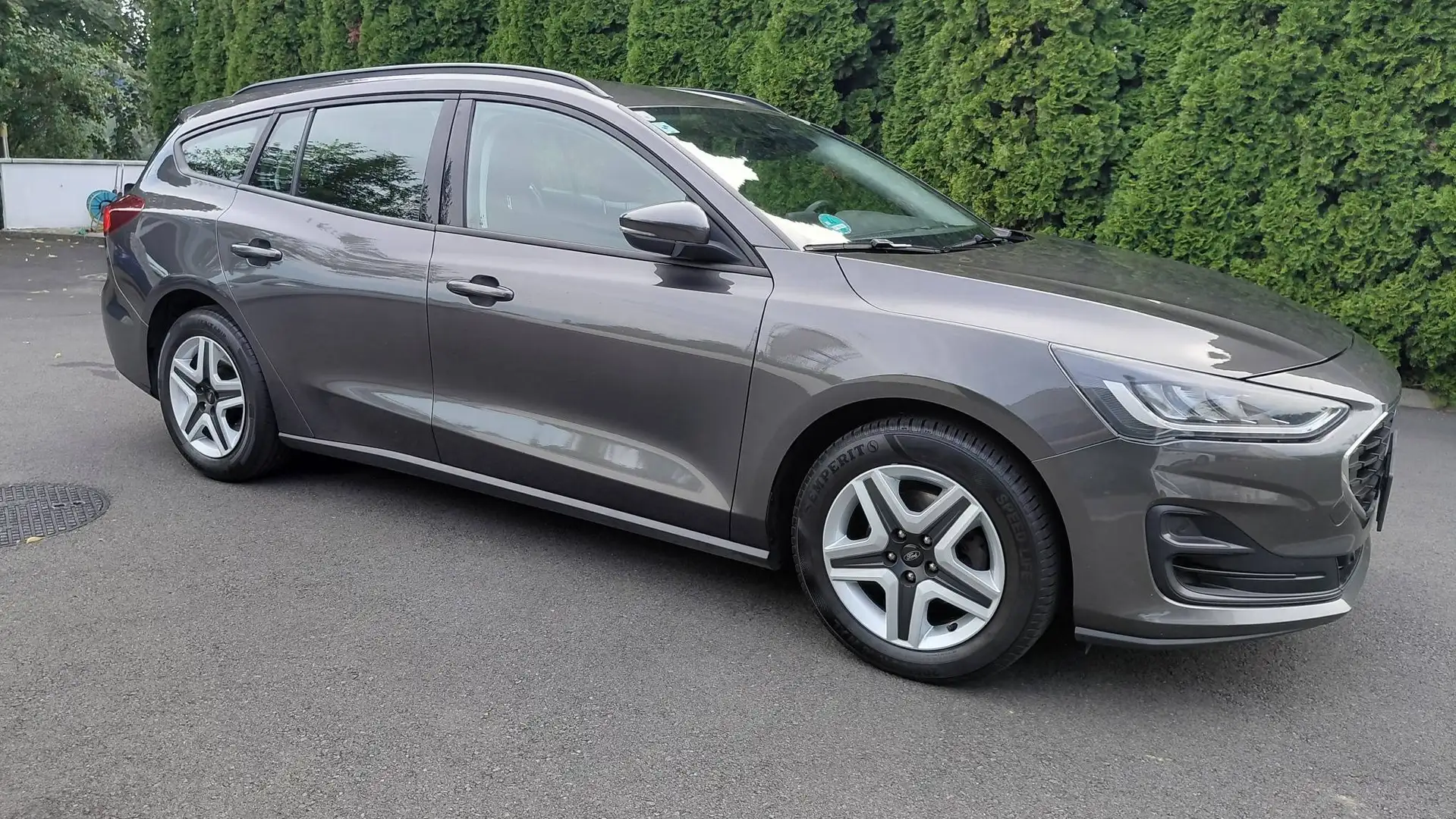 Ford Focus Focus Turnier 1,0 EcoBoost Cool Grau - 2