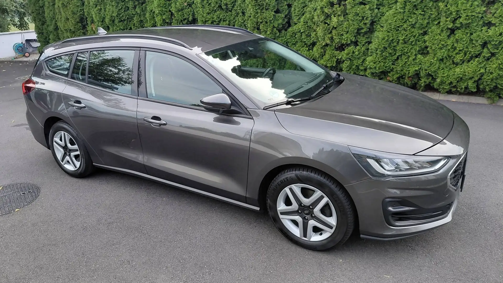 Ford Focus Focus Turnier 1,0 EcoBoost Cool Grau - 1