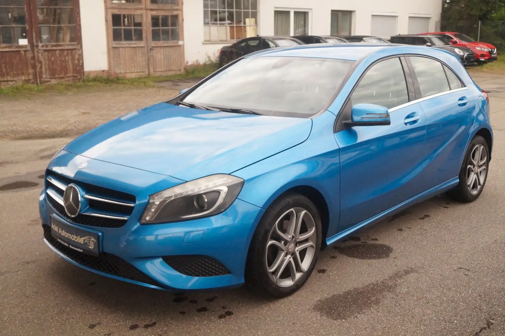 Mercedes-Benz A 180 A -Klasse A 180 BlueEfficiency LEDER NAVI Bleu - 1