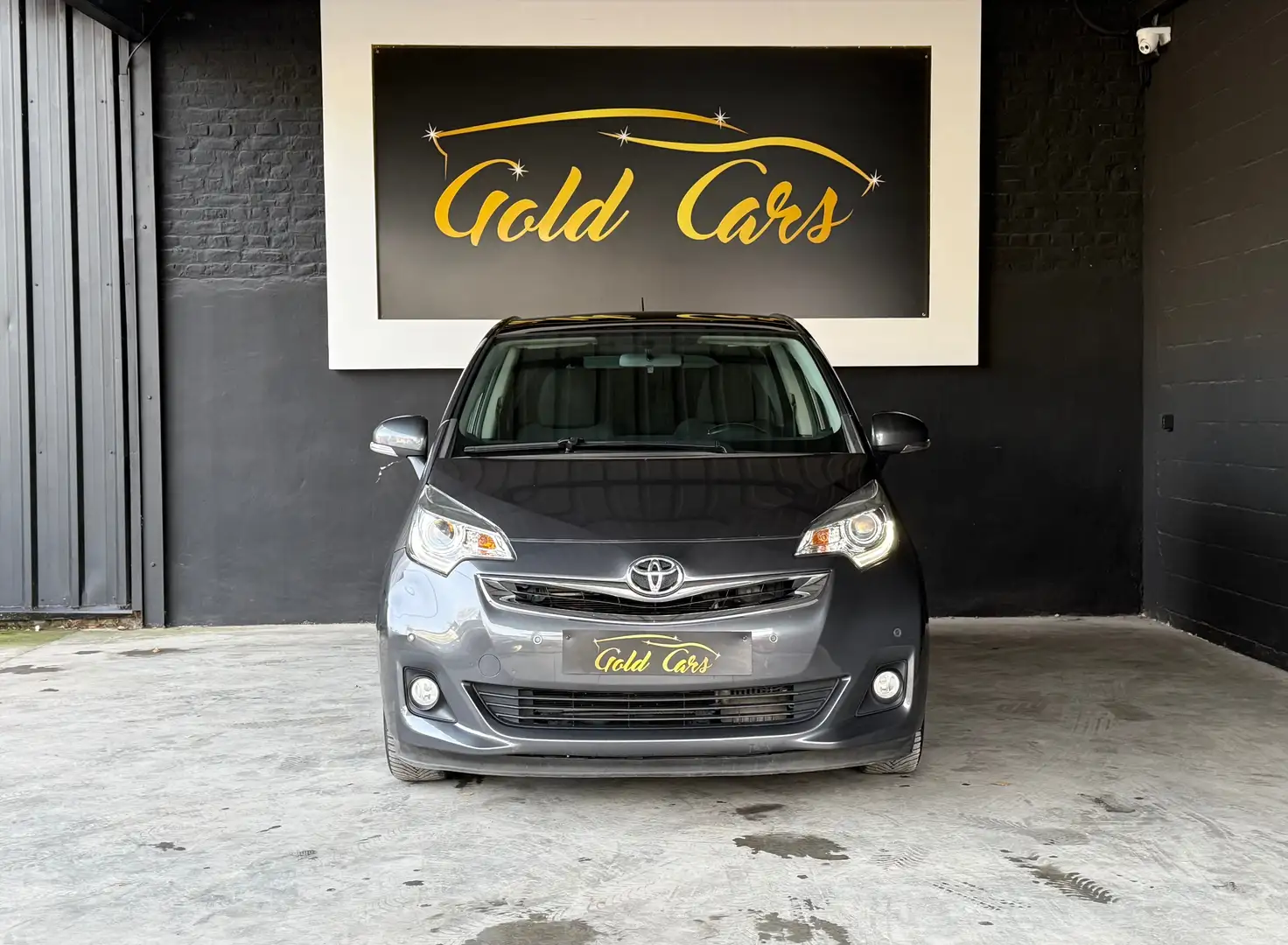 Toyota Verso-S Verso S 1.4 D-4D Lounge NAVI*CAMERA*PANO* Grijs - 1