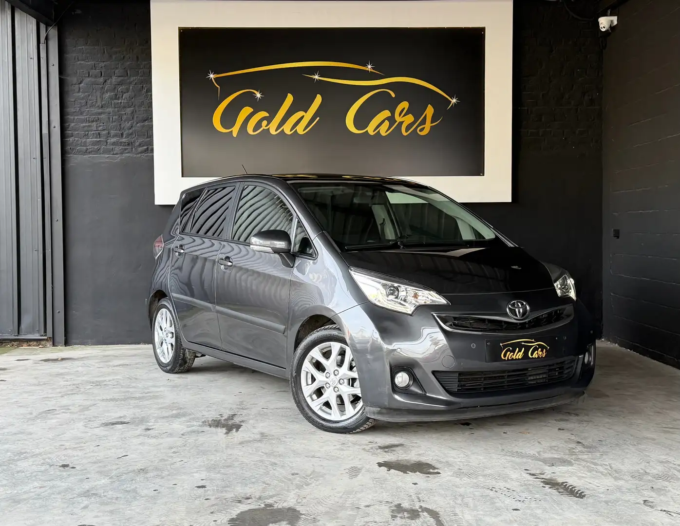 Toyota Verso-S Verso S 1.4 D-4D Lounge NAVI*CAMERA*PANO* Grijs - 2