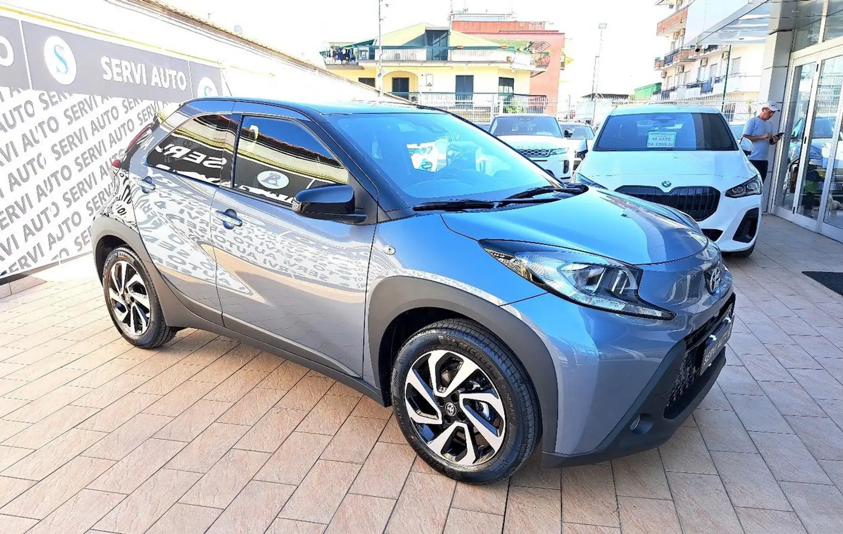 Toyota Aygo X 1.0 VVT-i 72 CV 5 porte Trend Grijs - 1