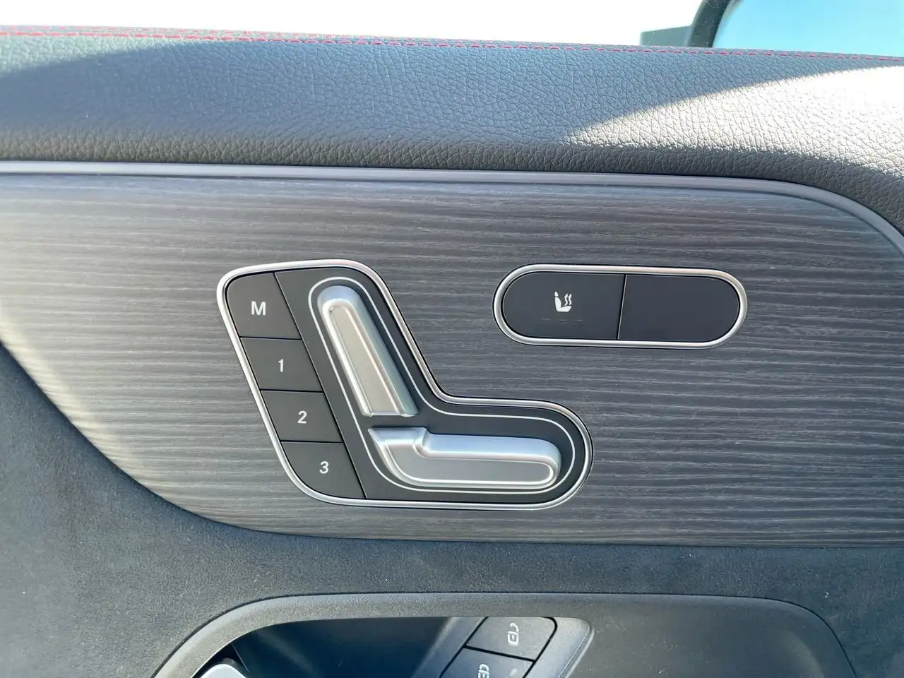 Mercedes-Benz GLA снимка Mercedes-Benz GLA