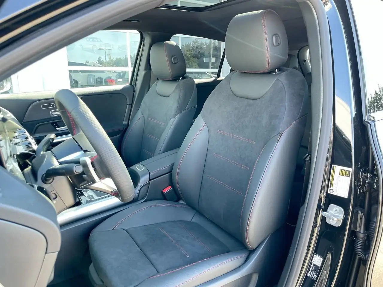 Mercedes-Benz GLA снимка Mercedes-Benz GLA