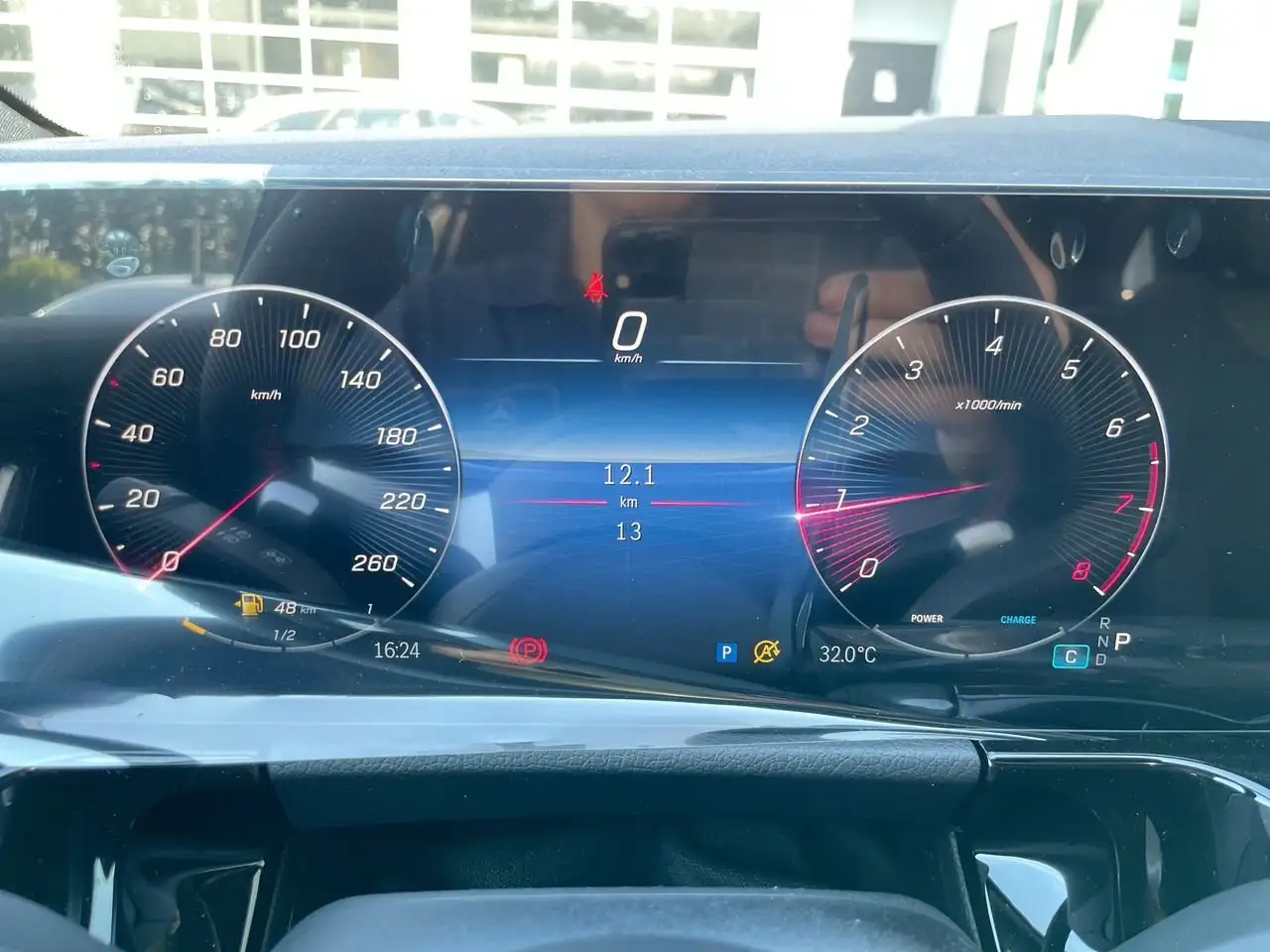 Mercedes-Benz GLA снимка Mercedes-Benz GLA