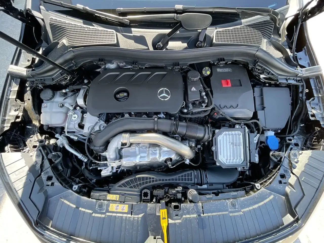 Mercedes-Benz GLA снимка Mercedes-Benz GLA