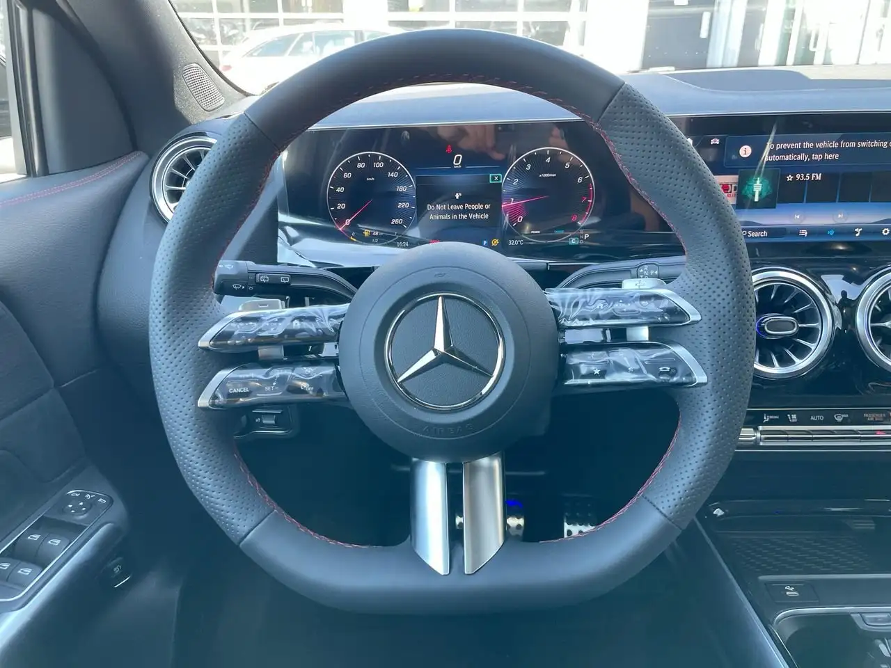 Mercedes-Benz GLA снимка Mercedes-Benz GLA