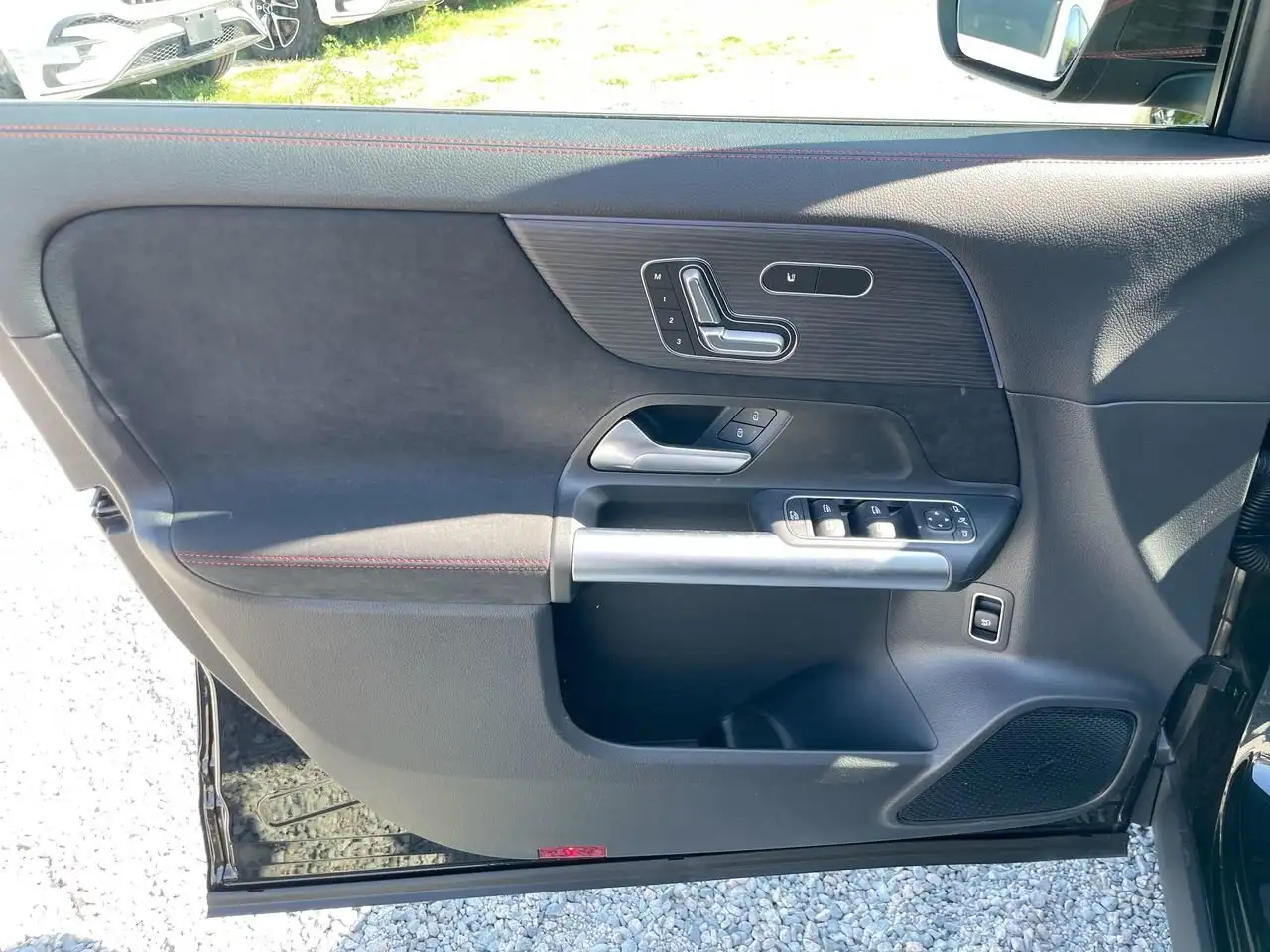 Mercedes-Benz GLA снимка Mercedes-Benz GLA