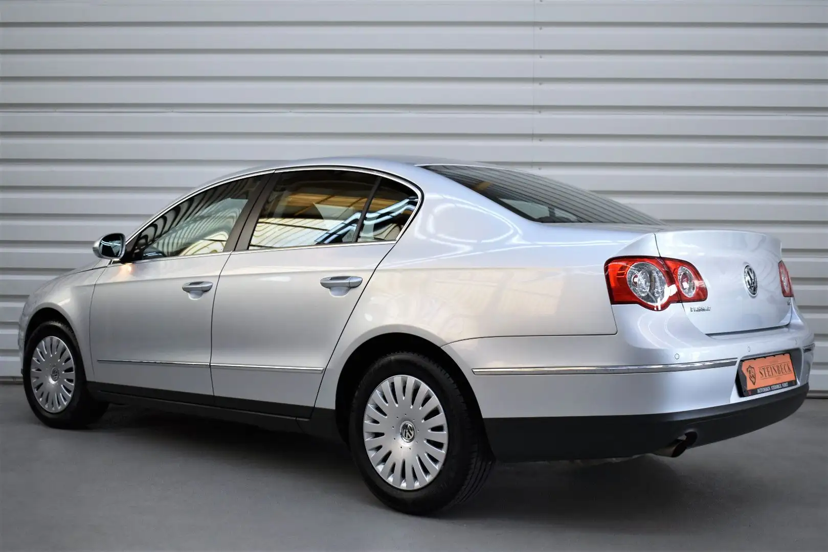 Volkswagen Passat Comfortline+Tempomat+PDC+Nur 17.000KM Silber - 2