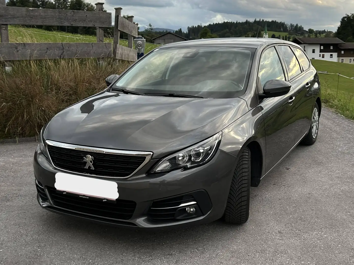 Peugeot 308 308 SW 1,6 BlueHDI 120 Active EAT6 S Grau - 1