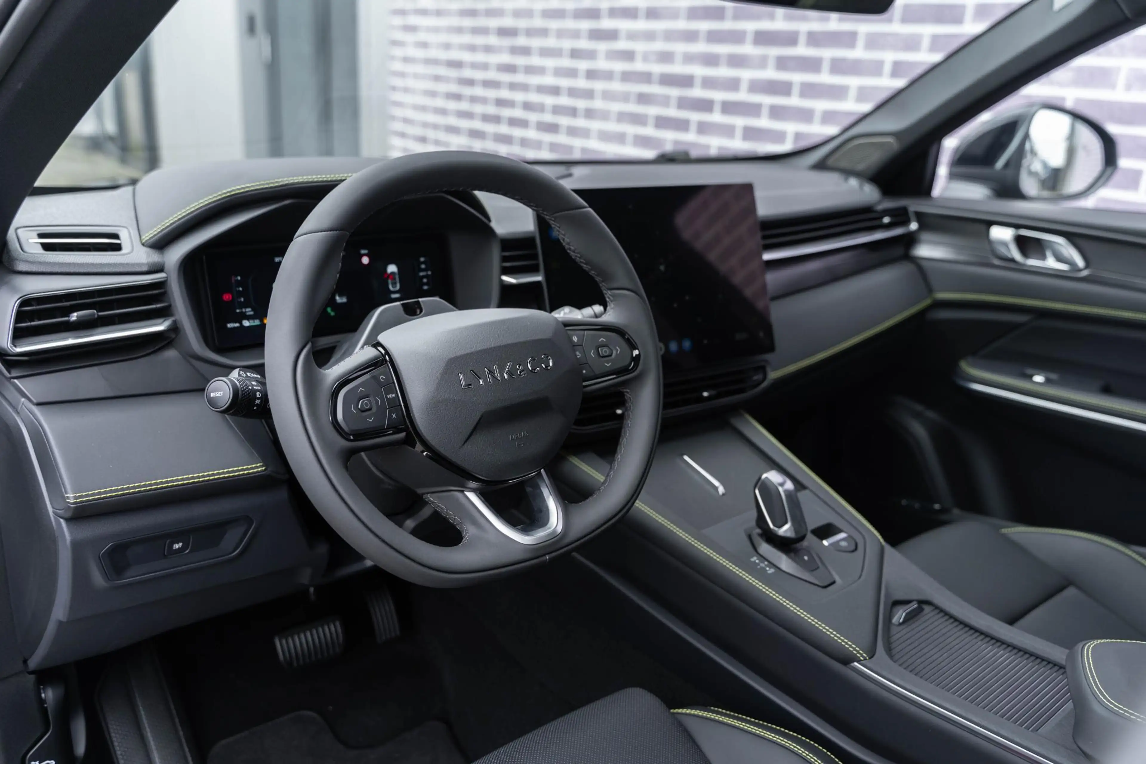 Lynk & Co 01 Plug-in Hybrid 1.5 More | Trekhaak | PHEV | Panora — photo 15