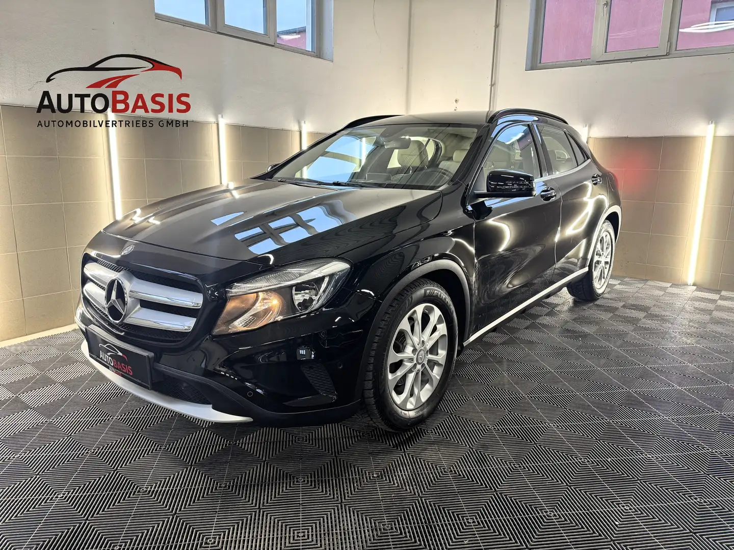 Mercedes-Benz GLA 200 GLA 200d 2.0 Aut. Navi/Klima/Sitzheizung/PDC Schwarz - 1