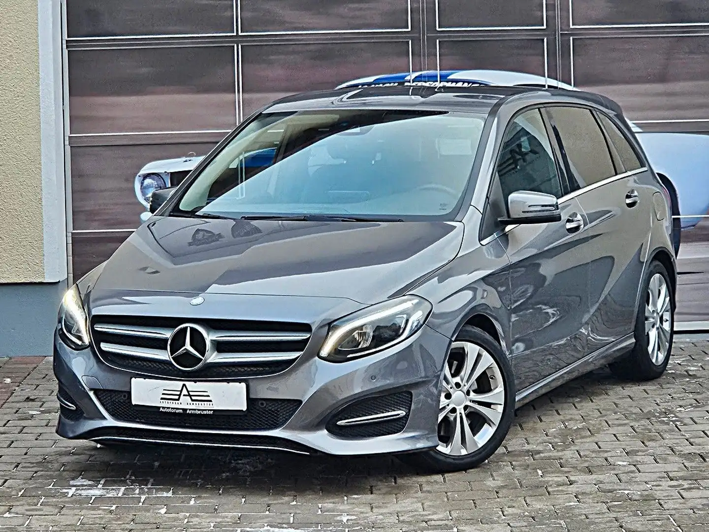 Mercedes-Benz B 250 *Navi/Harman-Kardon/Kamera/ALU/PDC* Szürke - 2
