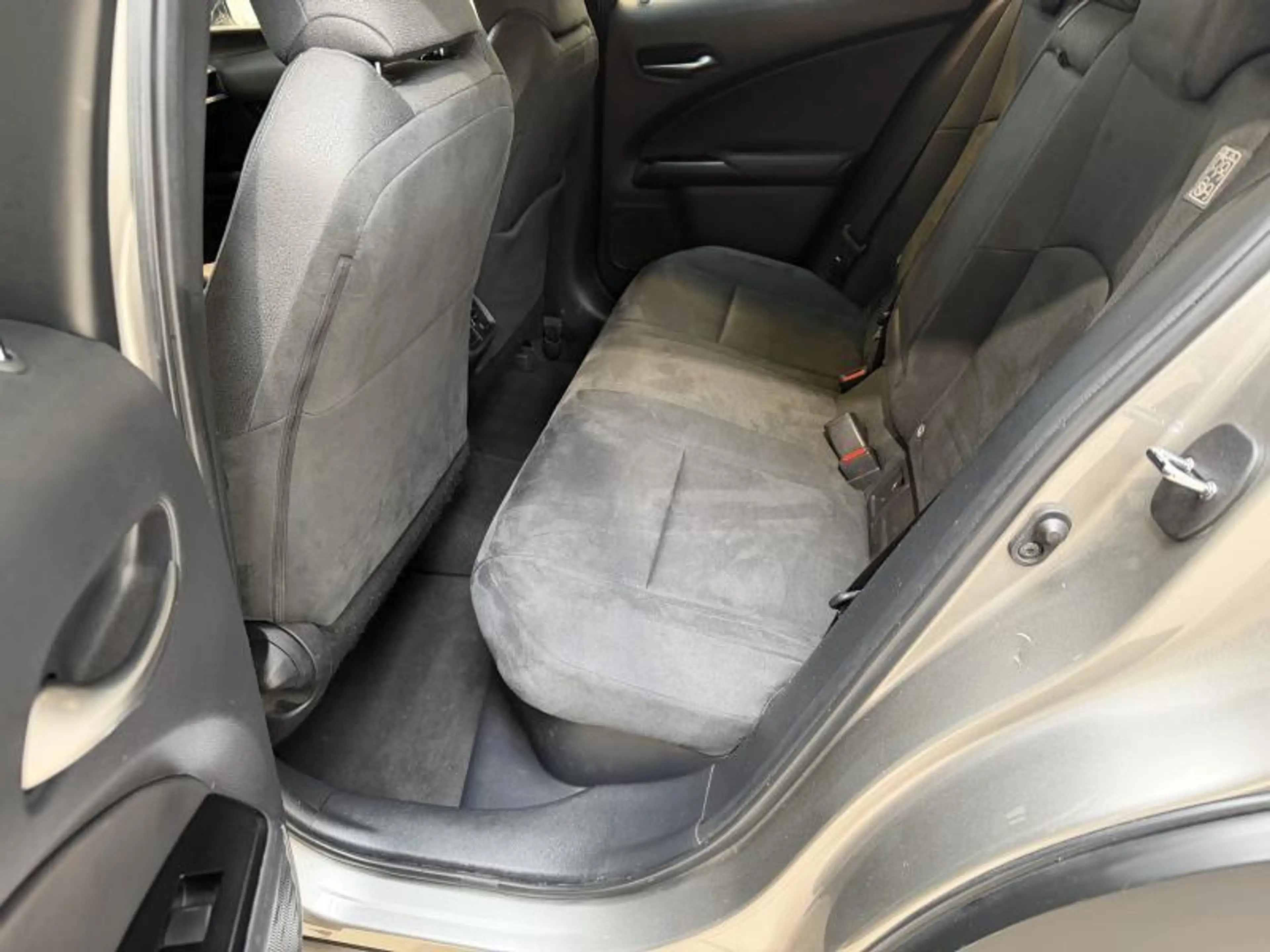 Lexus UX 250h Business Line — photo 12