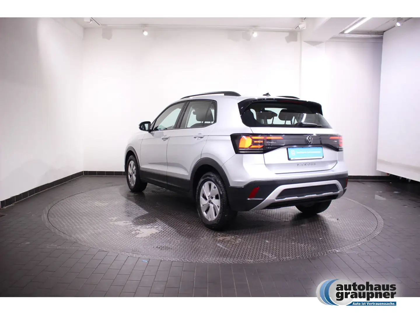 Volkswagen T-Cross 1.0 TSI Life KLIMA PDC SHZ ACC LED Zilver - 2