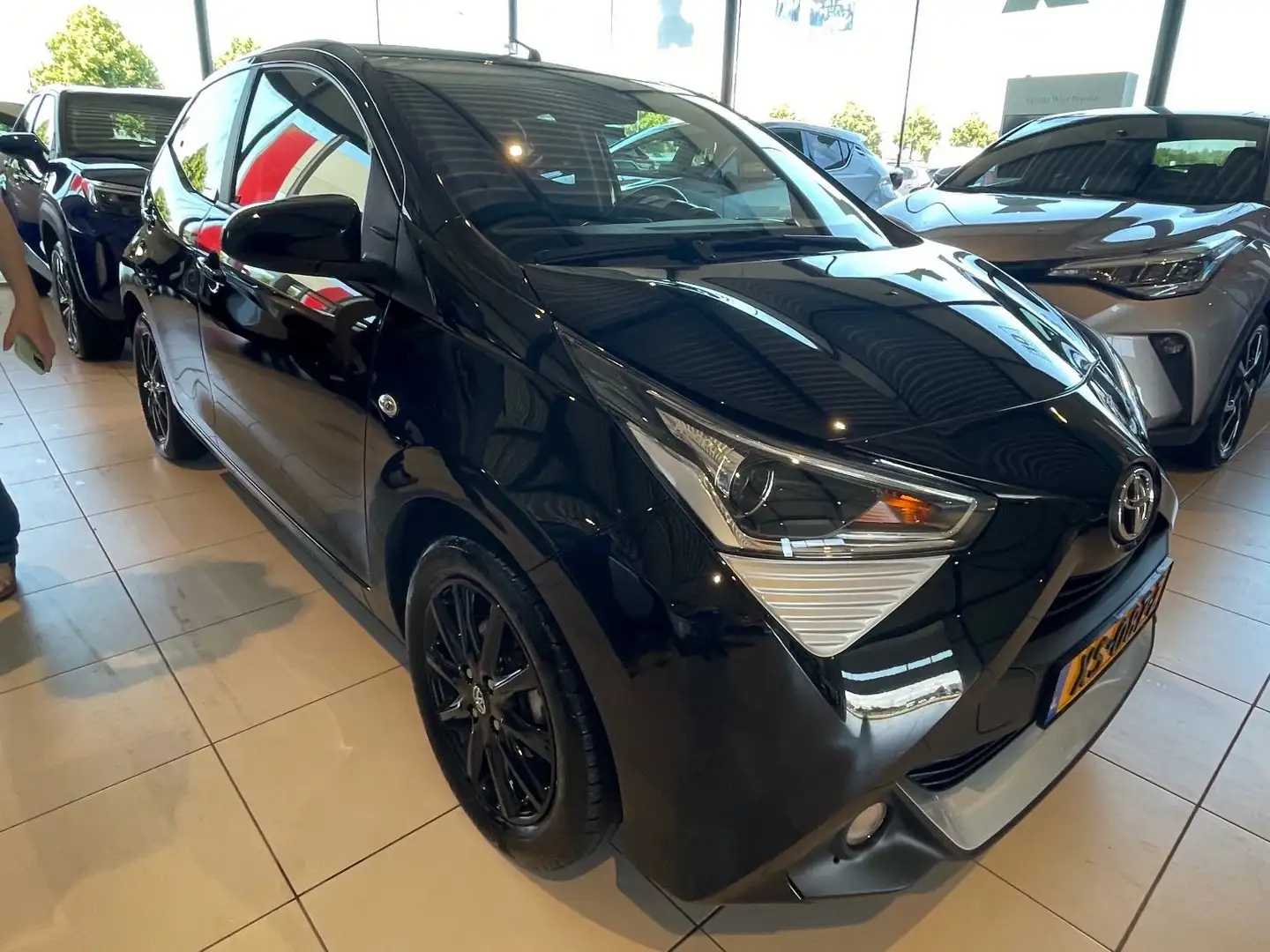 Toyota Aygo Aygo 1.0 VVT-i x-joy Zwart - 1