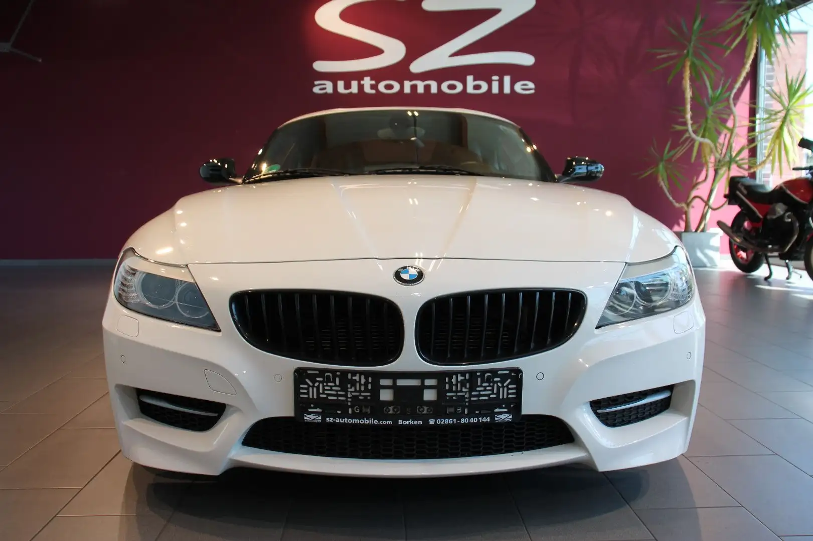 BMW Z4 sDrive 35is M Paket Navi SHZ Xenon PDC Leder Weiß - 2