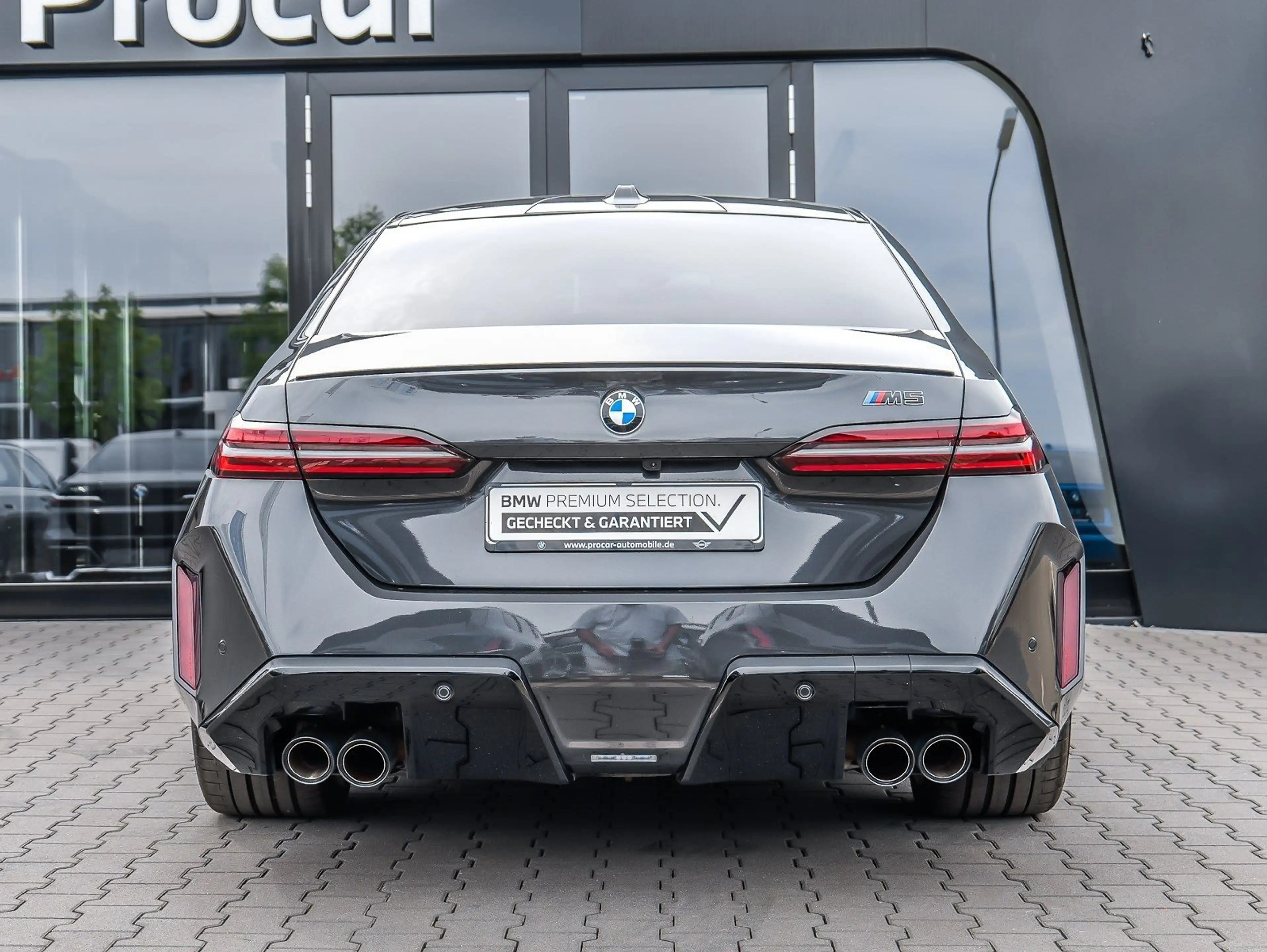 BMW M5 Limousine PANO ACC AHK 360°KAM RFK NAVI LED — photo 12