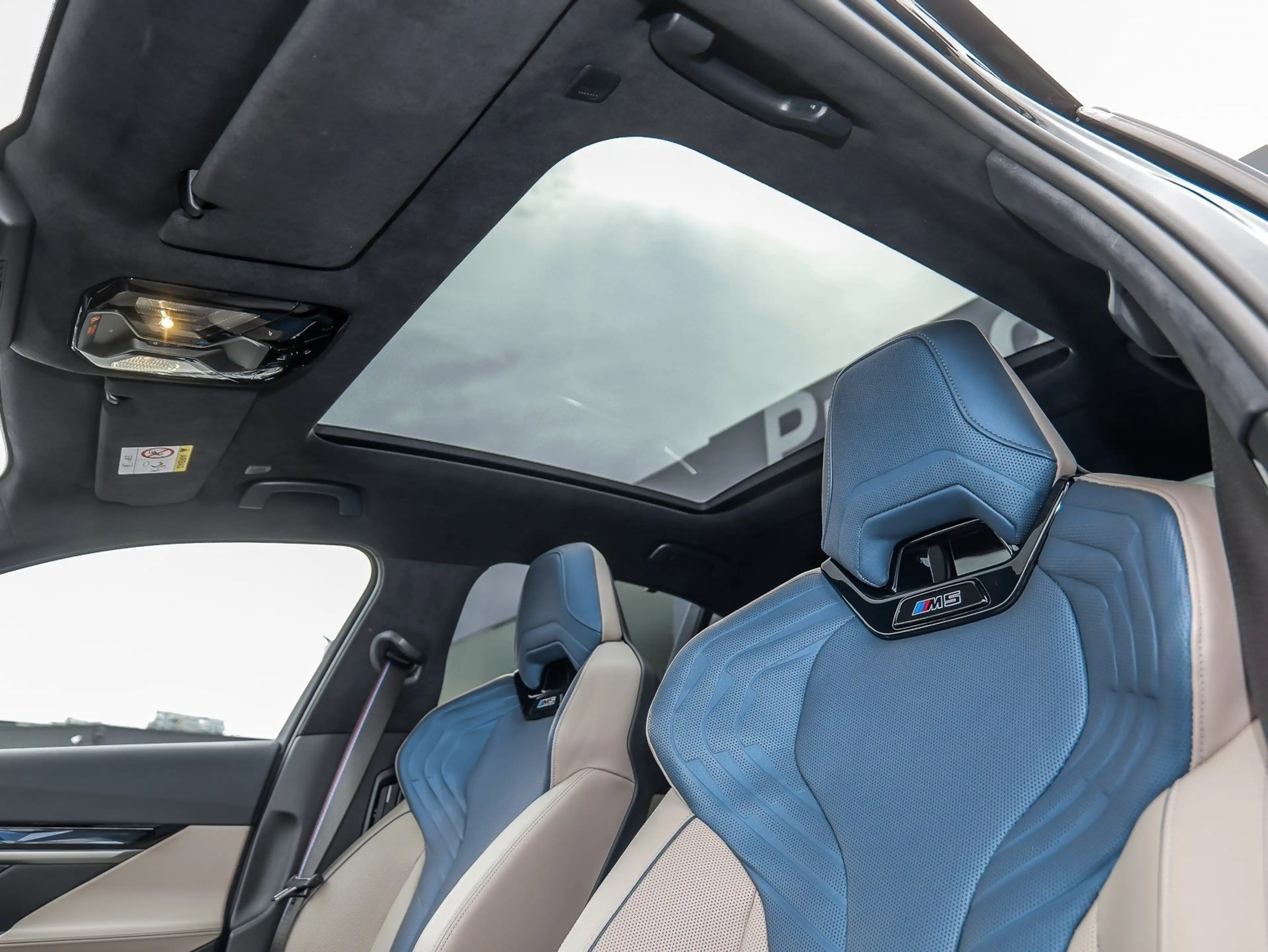 BMW M5 Limousine PANO ACC AHK 360°KAM RFK NAVI LED — photo 13