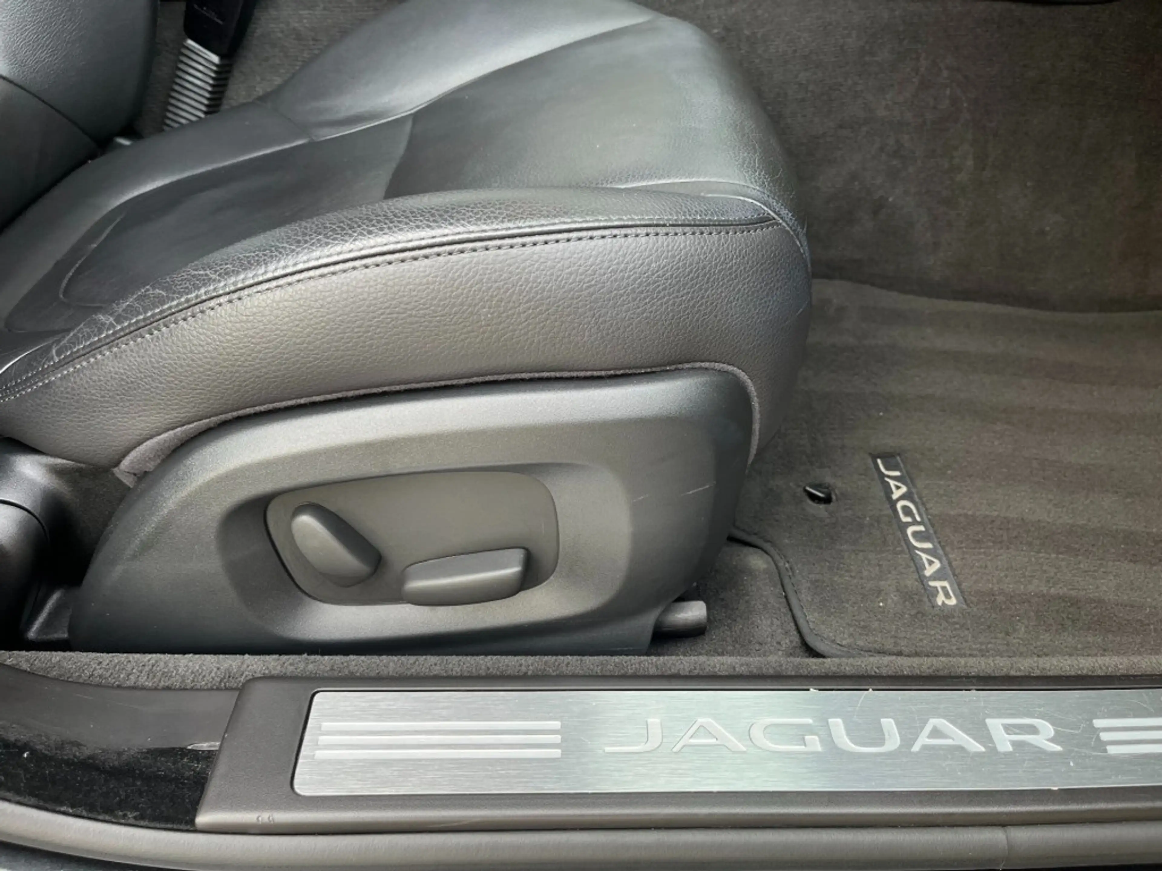Jaguar XF 2.2D BUS. ED. - LEDER - CAMERA - ORG. NL. — photo 16