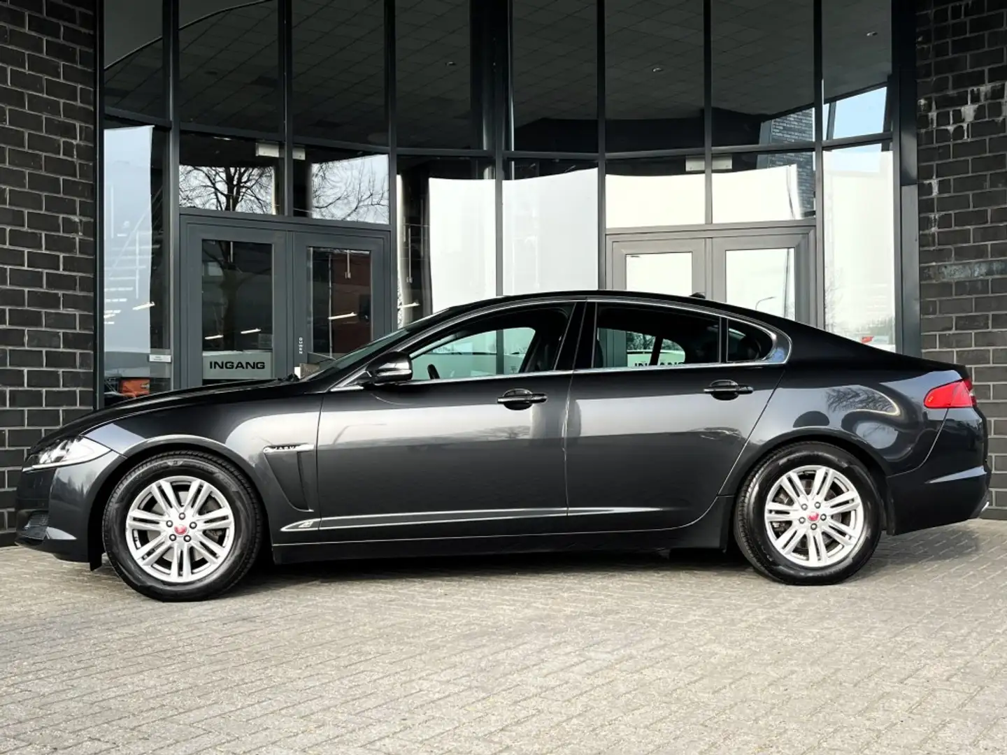 Jaguar XF 2.2D BUS. ED. - LEDER - CAMERA - ORG. NL. Grau - 2