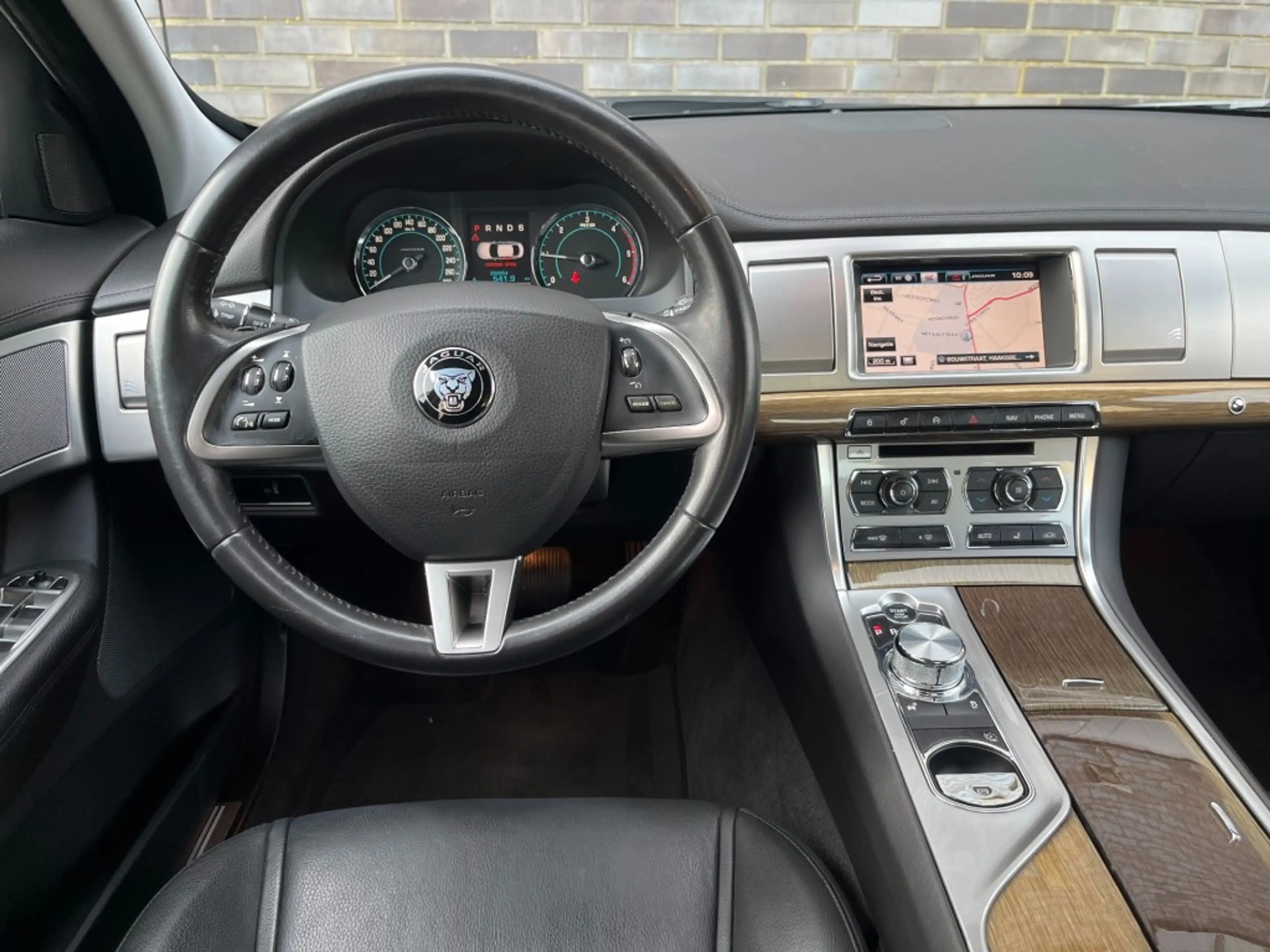 Jaguar XF 2.2D BUS. ED. - LEDER - CAMERA - ORG. NL. — photo 2