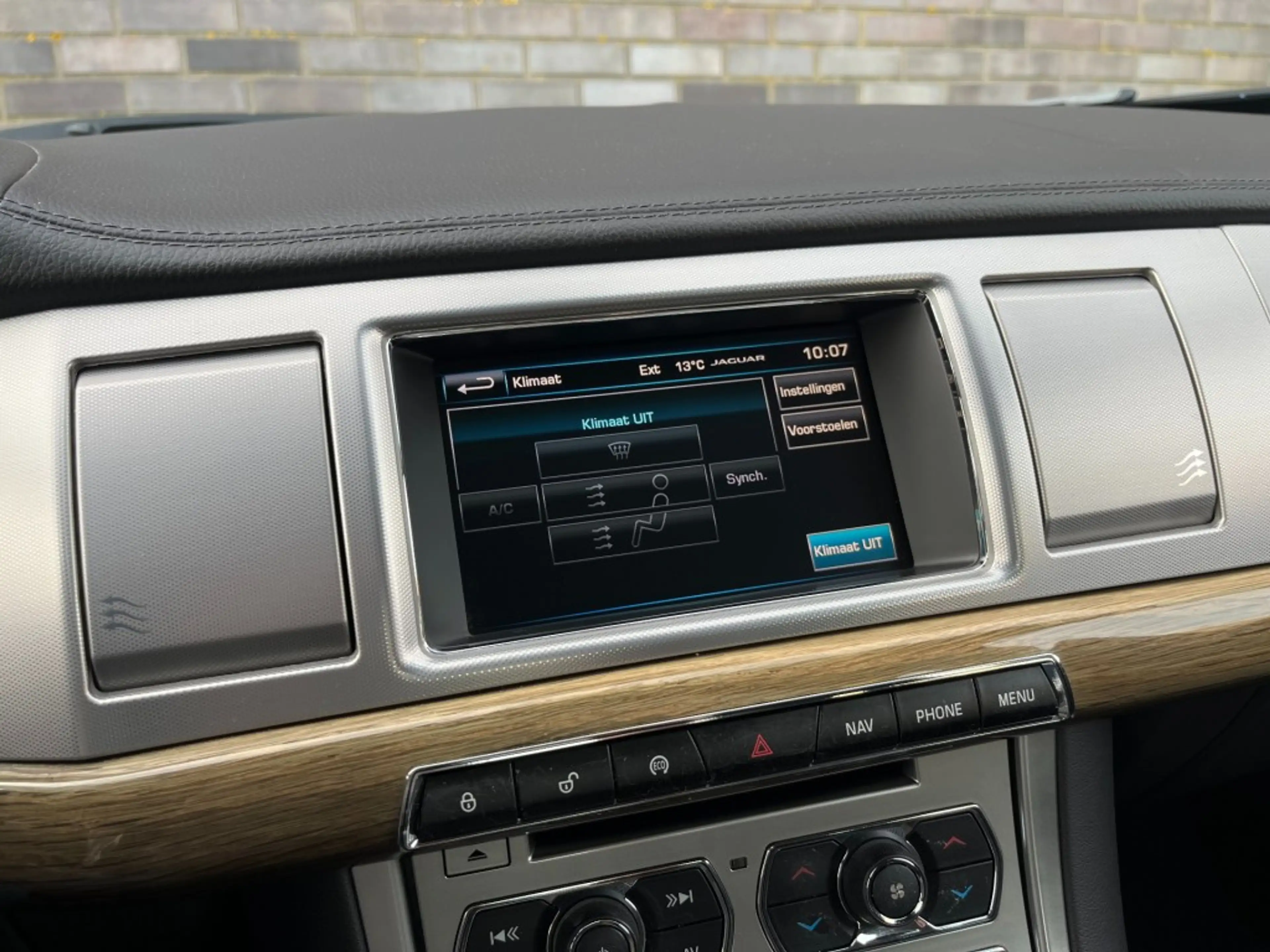 Jaguar XF 2.2D BUS. ED. - LEDER - CAMERA - ORG. NL. — photo 19