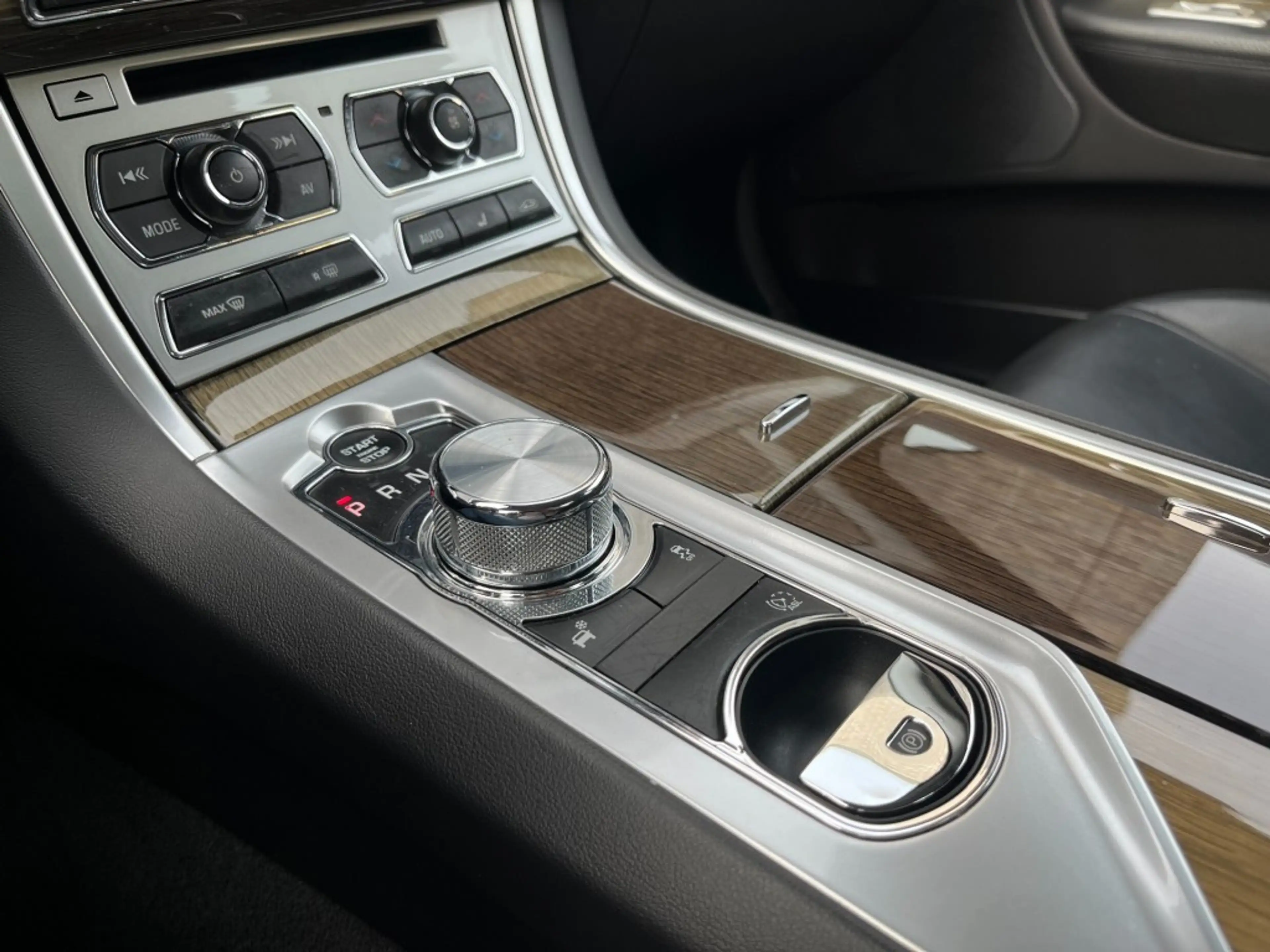Jaguar XF 2.2D BUS. ED. - LEDER - CAMERA - ORG. NL. — photo 24