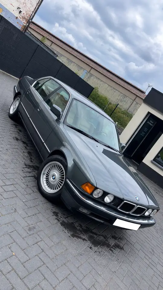BMW 750, foto 2
