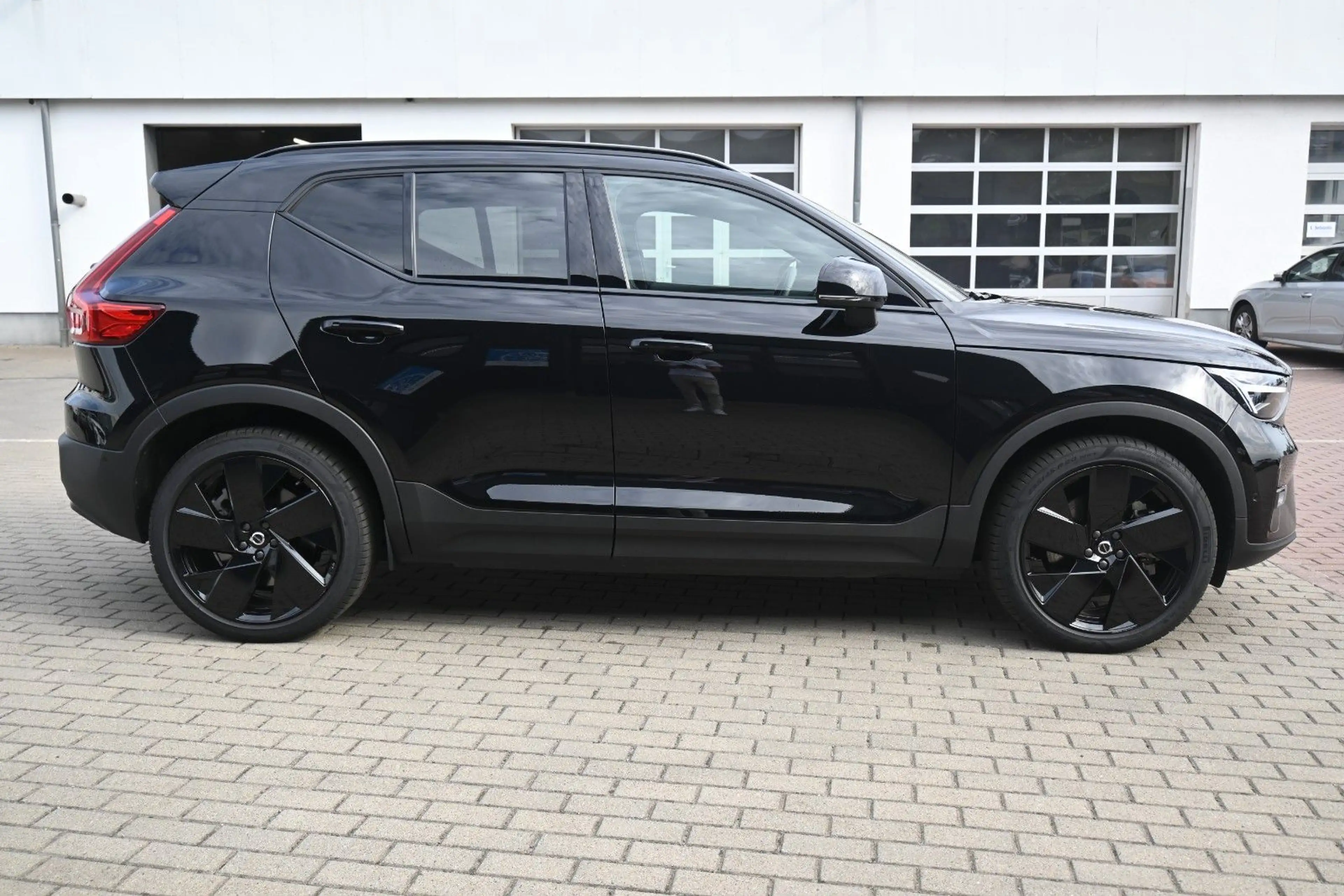 Volvo EX40 Ultra Black Ed. Single Motor Ext Range*AHK — photo 6