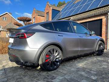 82 kWh Dual Motor Performance (393 kW/534 hp)