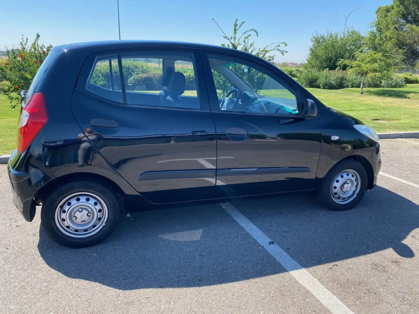 Hyundai i10 1.1 Comfort Negro - 2