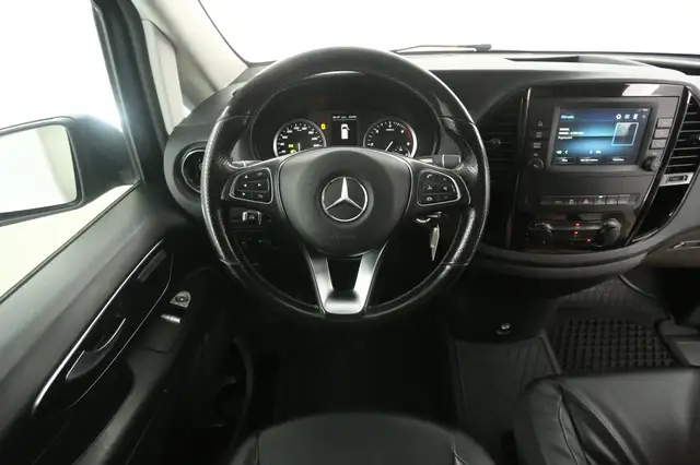 Mercedes-Benz Vito view 2