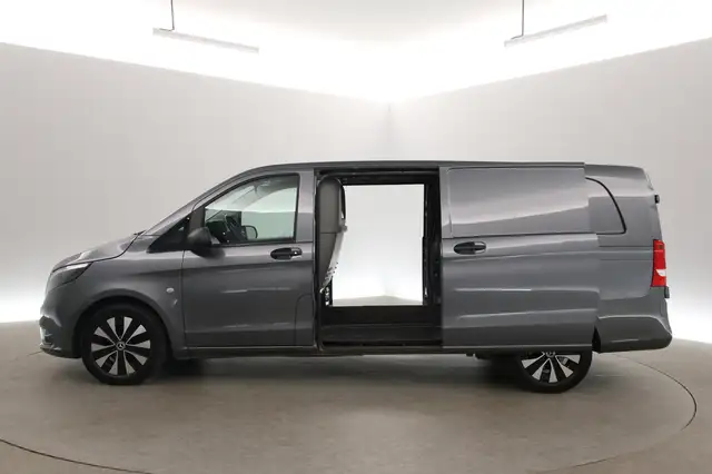 Mercedes-Benz Vito view 4