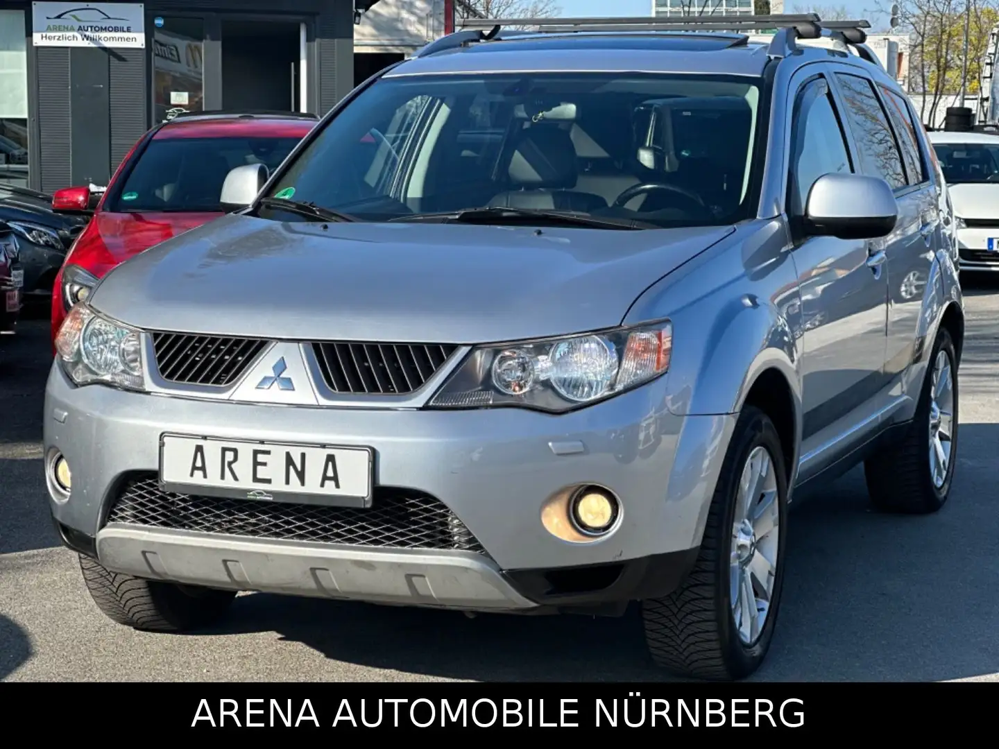 Mitsubishi Outlander 2.4 Instyle*Automatik*Ahk*Schiebedach Silber - 1