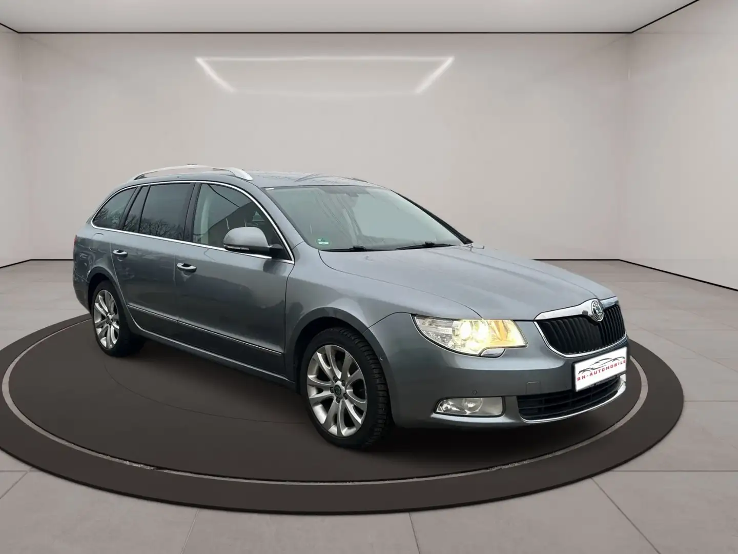 Skoda Superb Combi Elegance Grijs - 1