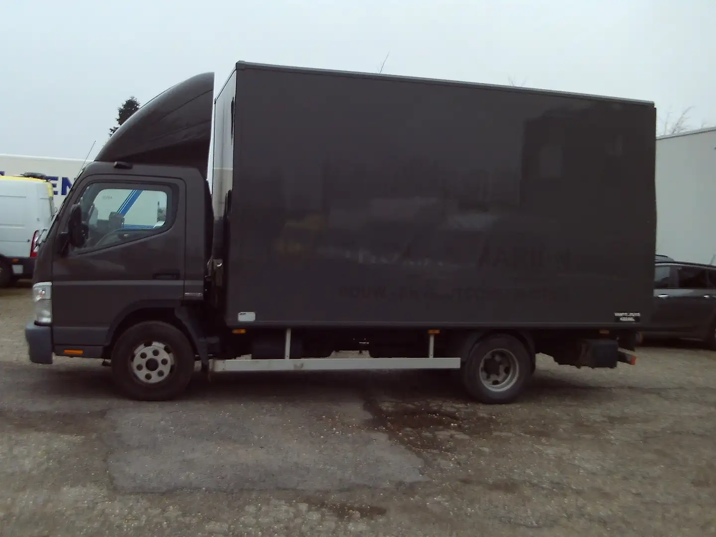 Mitsubishi Canter FE.84.S KOFFER4.40 L + LAADBRUG 1TON+EURO 5 MOTOR Marrón - 1