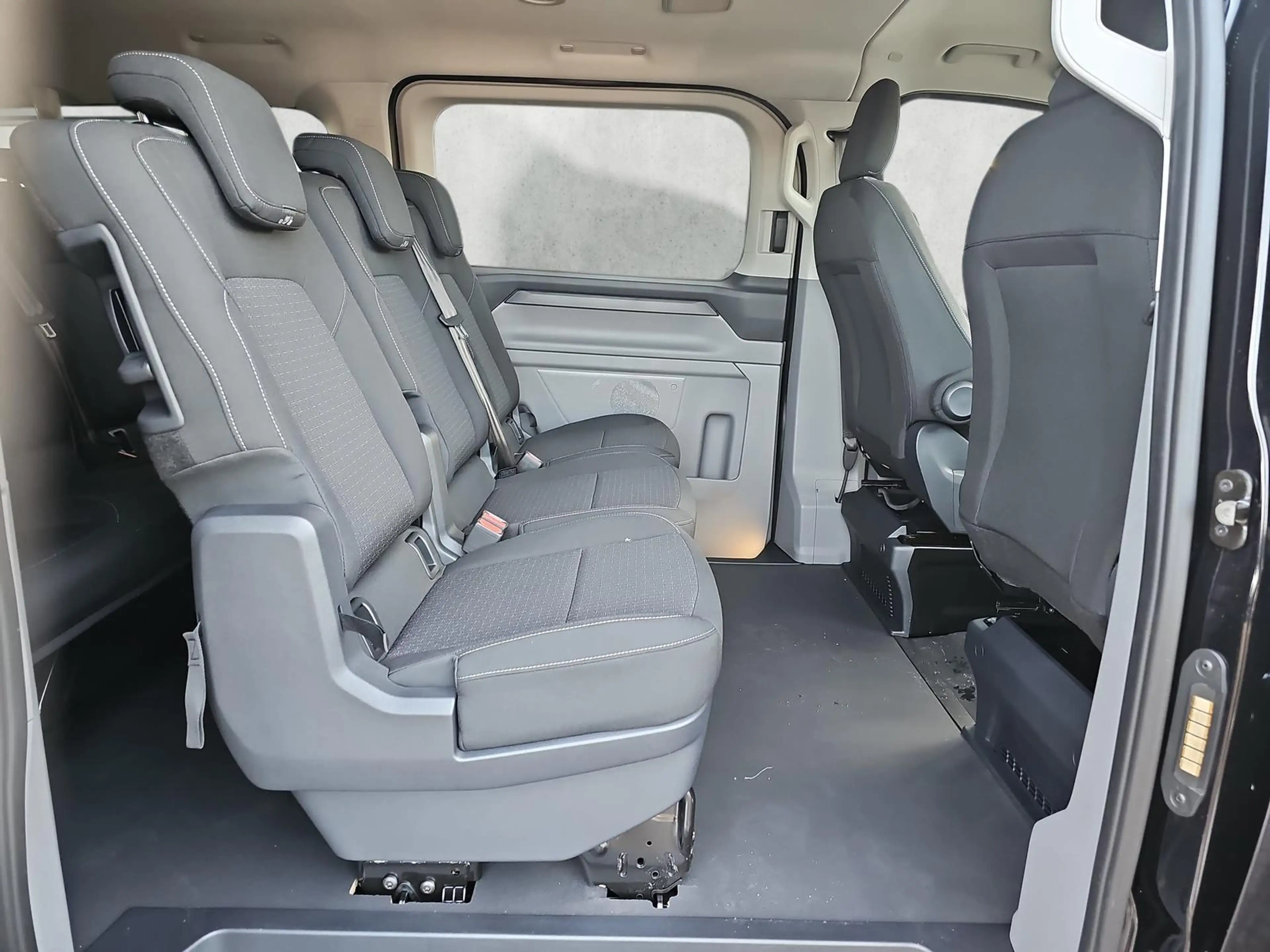 Ford Transit Custom 320 L2 FWD Trend Combi 2.0 EB 8 Sitz AHK 110 kW... — photo 13