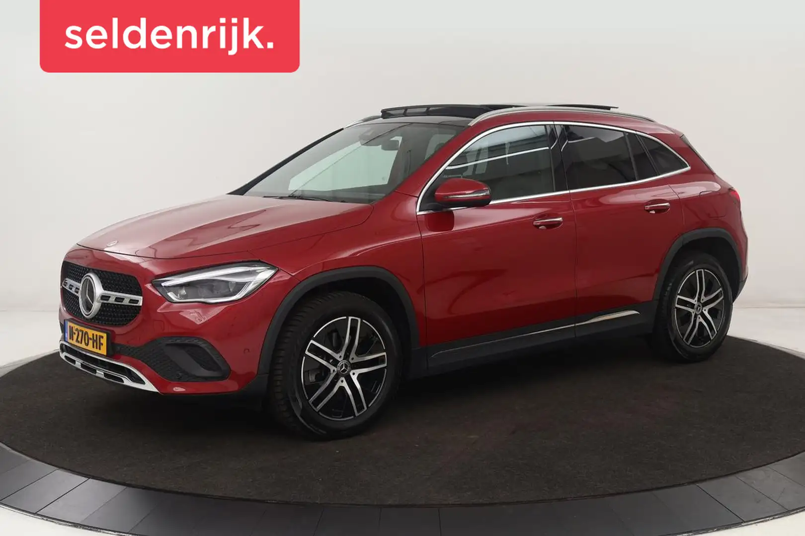 Mercedes-Benz GLA 250 250e Business Solution Luxury Limited | Panoramada Červená - 1